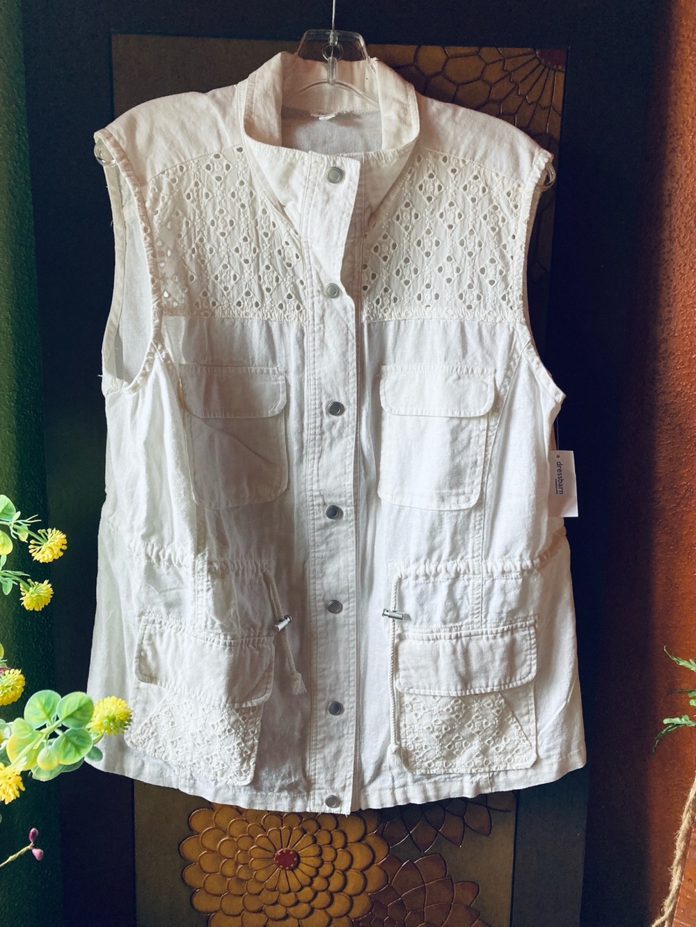 New Westport 2X sleeveless eyelet accent white linen blend vest